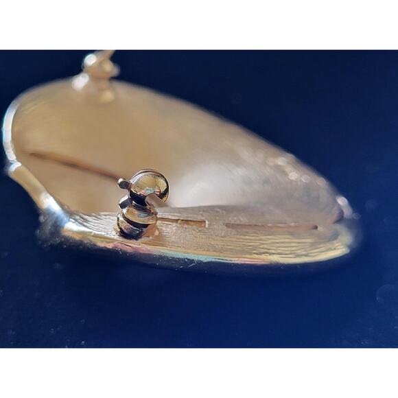 Signed Crown Trifari Mid 1960s Swirl Brooch Gold Tone Mid-Century Vintage MCM - Picture 6 of 8